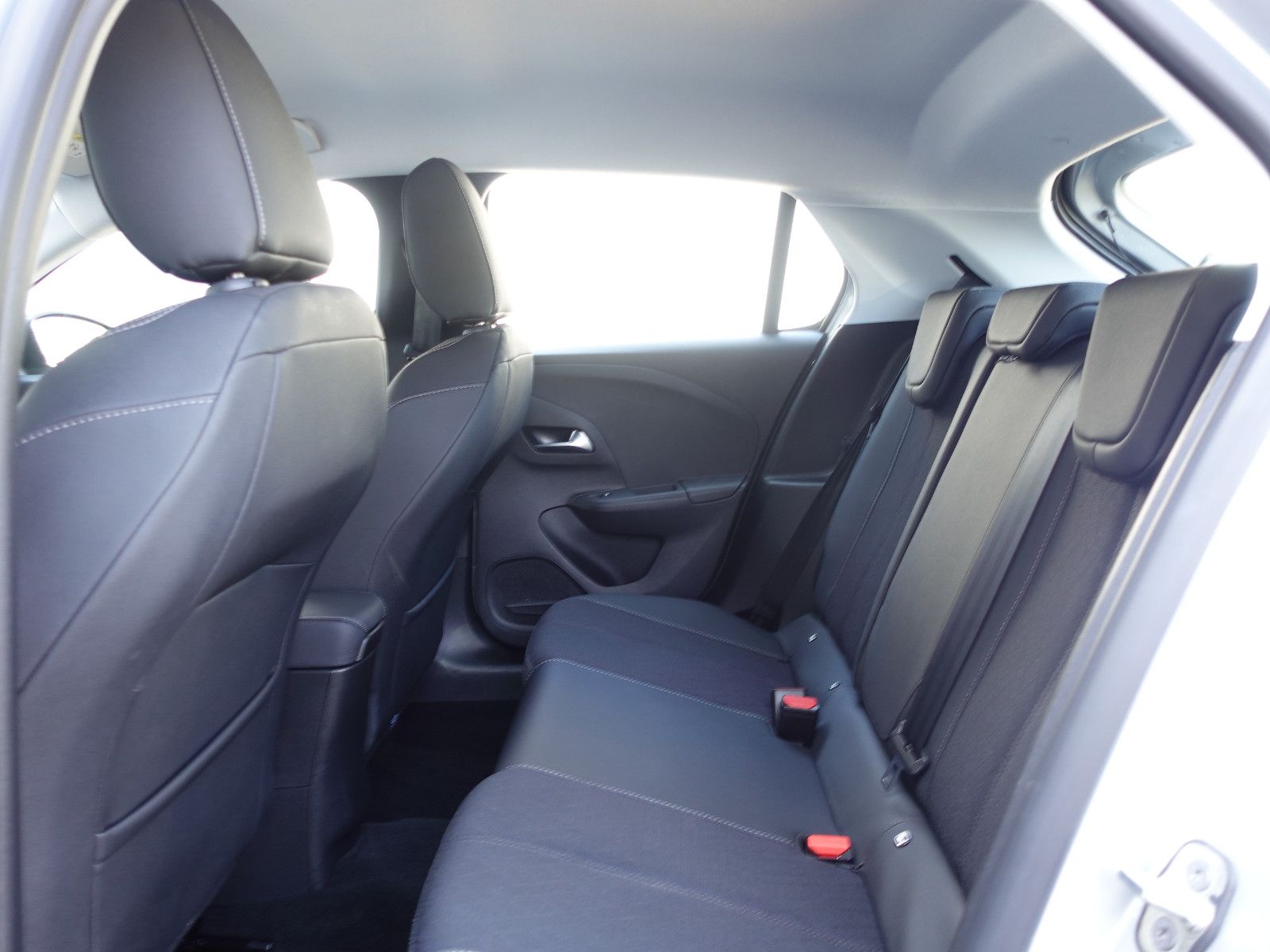 Fahrzeugabbildung Opel Corsa-e Elegance,Navi,Kamera,Sitzhzg,Allwetter
