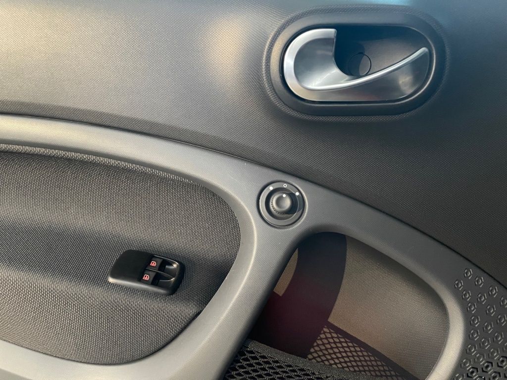 Fahrzeugabbildung Smart EQ ForTwo Exclusiv Pano LED Sound SHZ Navi KAM