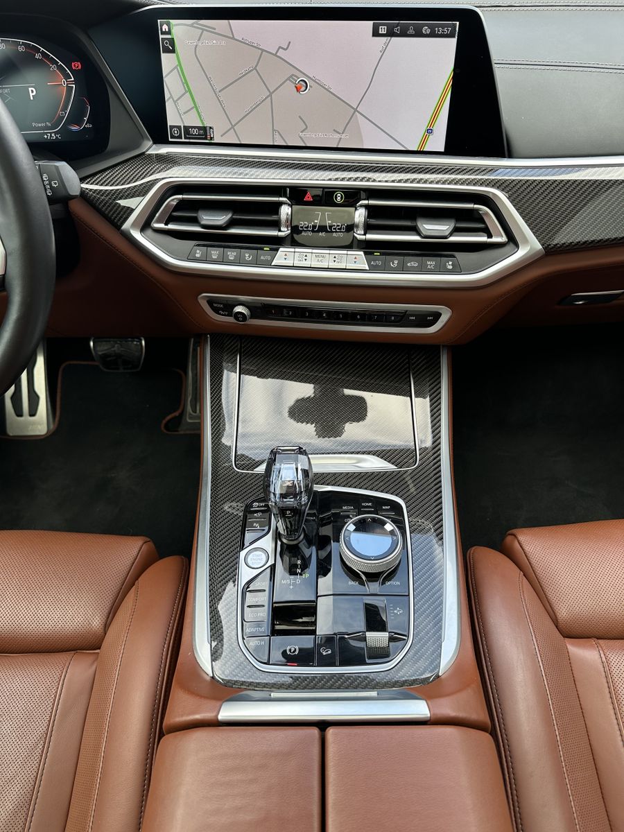 Fahrzeugabbildung BMW X5 xDrive30d M-Sport NAV+LED+AHK+360°+HUD+PANORA