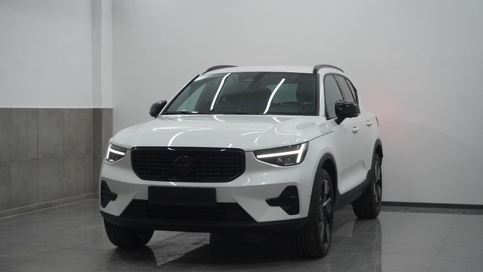 Volvo XC40 B4 Plus Black Edition 360°/ACC/TWA/H&K/SHzg
