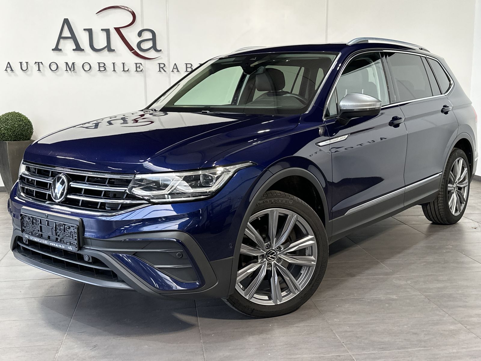 Fahrzeugabbildung Volkswagen Tiguan Allspace Life NAV+IQ-LIGHT+PANO+20ZO+AHK