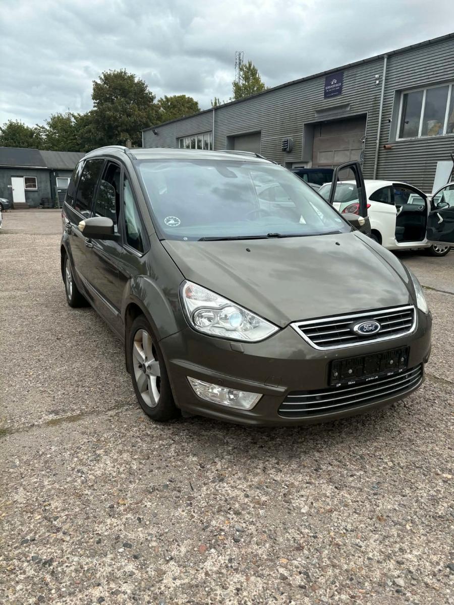 Ford Galaxy 2010 — вигляд ззаду