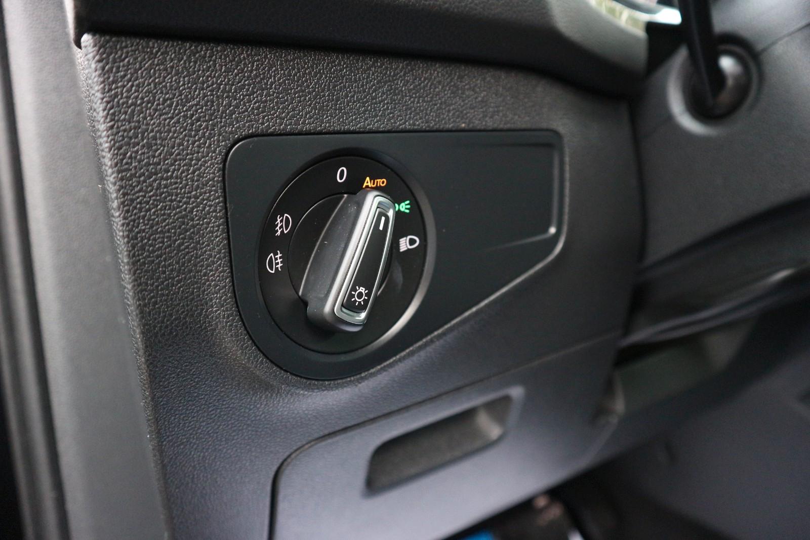 Volkswagen Tiguan 4Motion DSG Navi ACC PDC AHK CarPlay Spur
