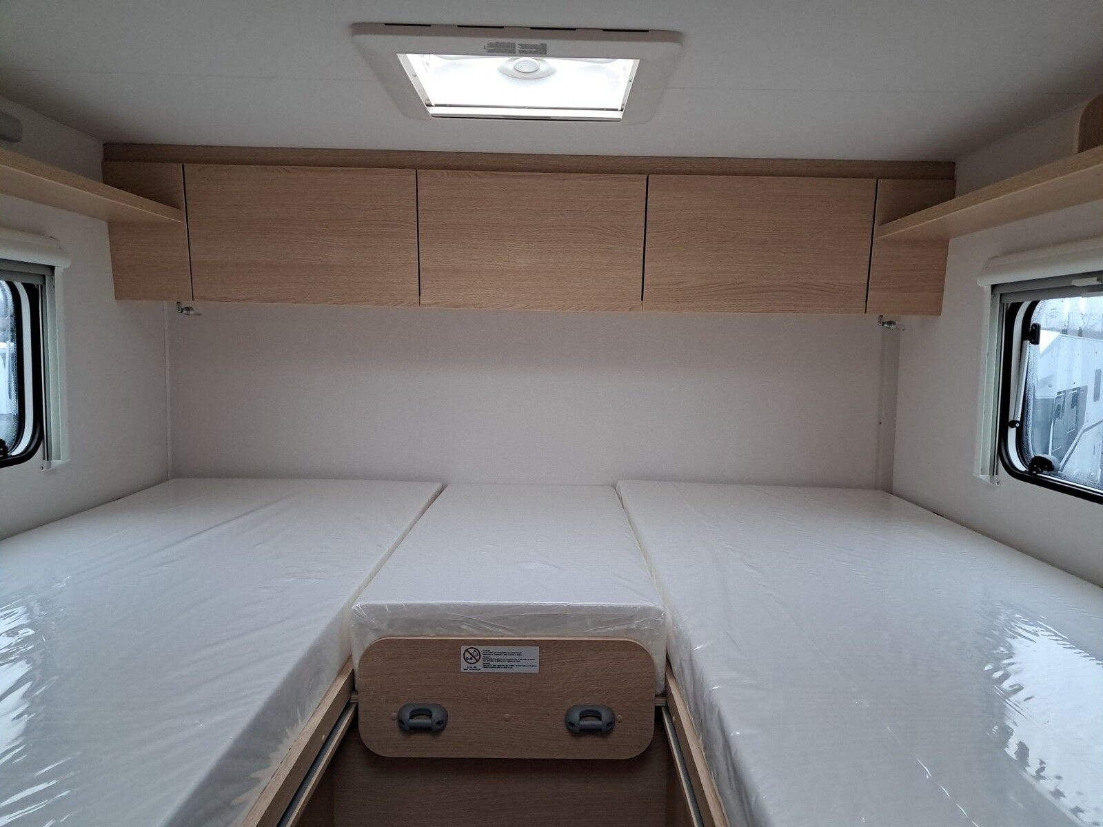 Fahrzeugabbildung Sunlight Sub TS 67 Premiere Deal, Markise, Fahrradträger