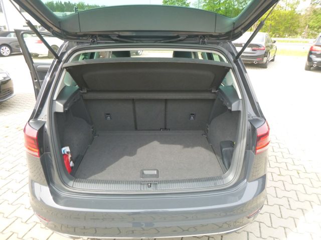 Fahrzeugabbildung Volkswagen Golf Sportsvan VII TSI >NAV/KAM/SHZ/PDC<