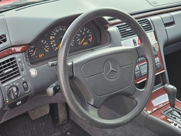 Mercedes E 230 - 12