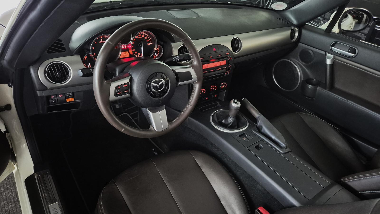 Mazda MX-5 1.8 Niseko | 126 ch | BVM | Cuir | Sièges chauffants | 2 jeux de jantes alu | Pneus été et hiver