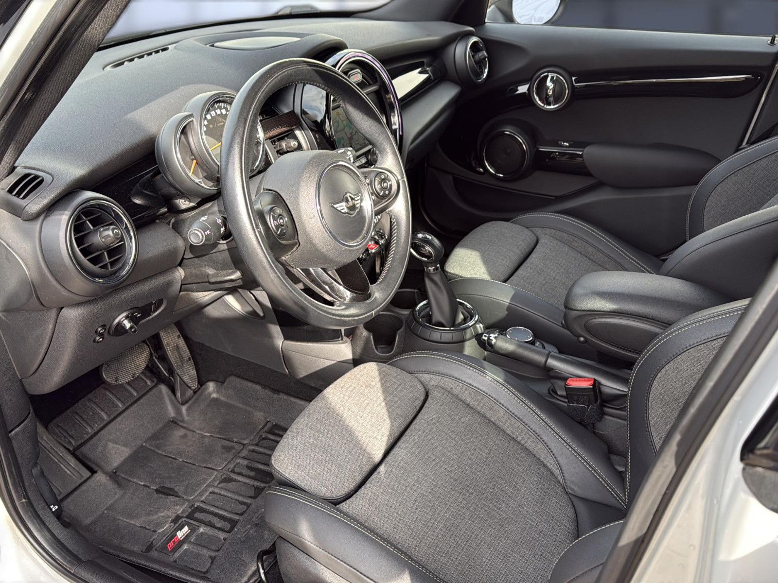 Fahrzeugabbildung MINI COOPER Mini 5-trg. Cooper/ unfallfrei top