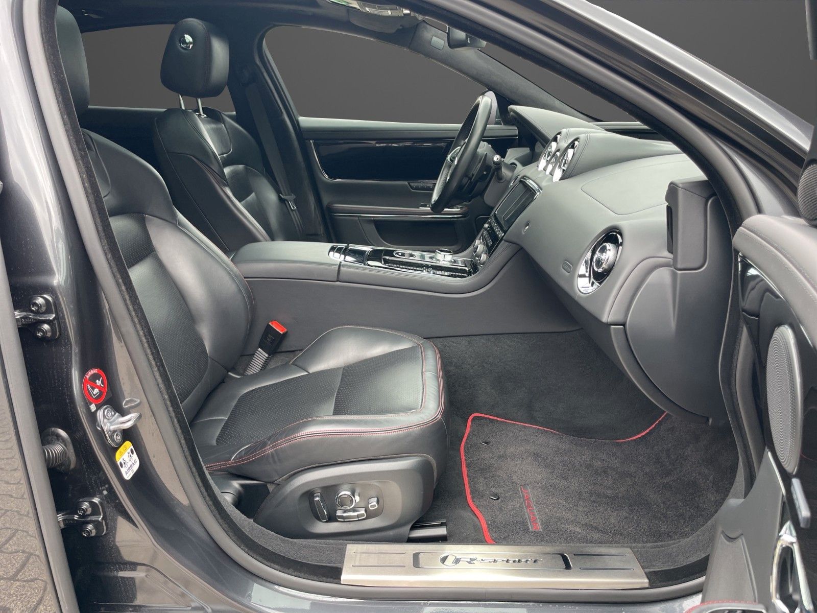 Fahrzeugabbildung Jaguar XJ R-Sport 3.0 V6 Kompressor AWD