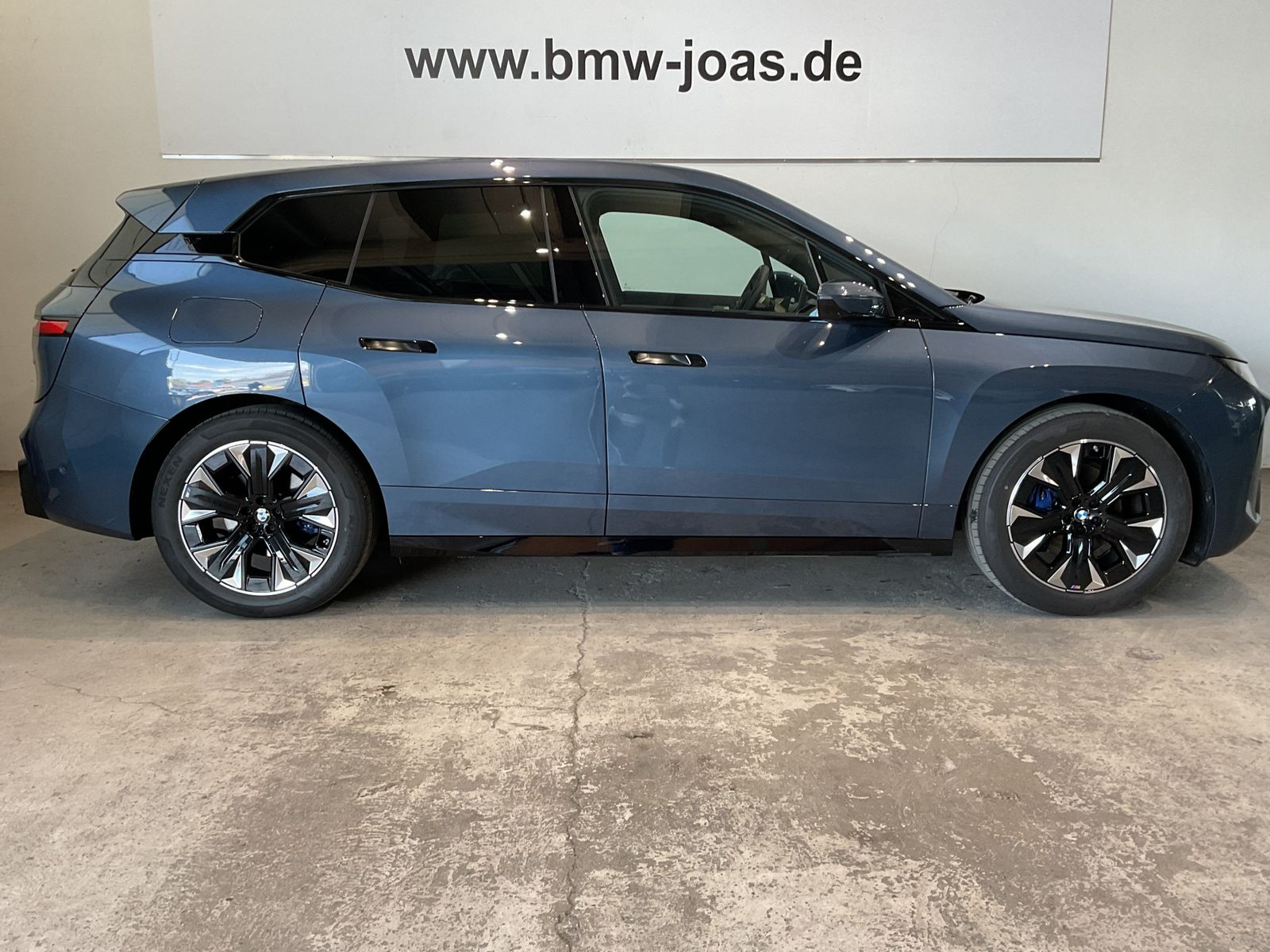 Fahrzeugeinzelansicht 16 Fahrzeugabbildung BMW iX xDrive60 |2-Achs Luftfed. |Sitzbelüft. |M Spo