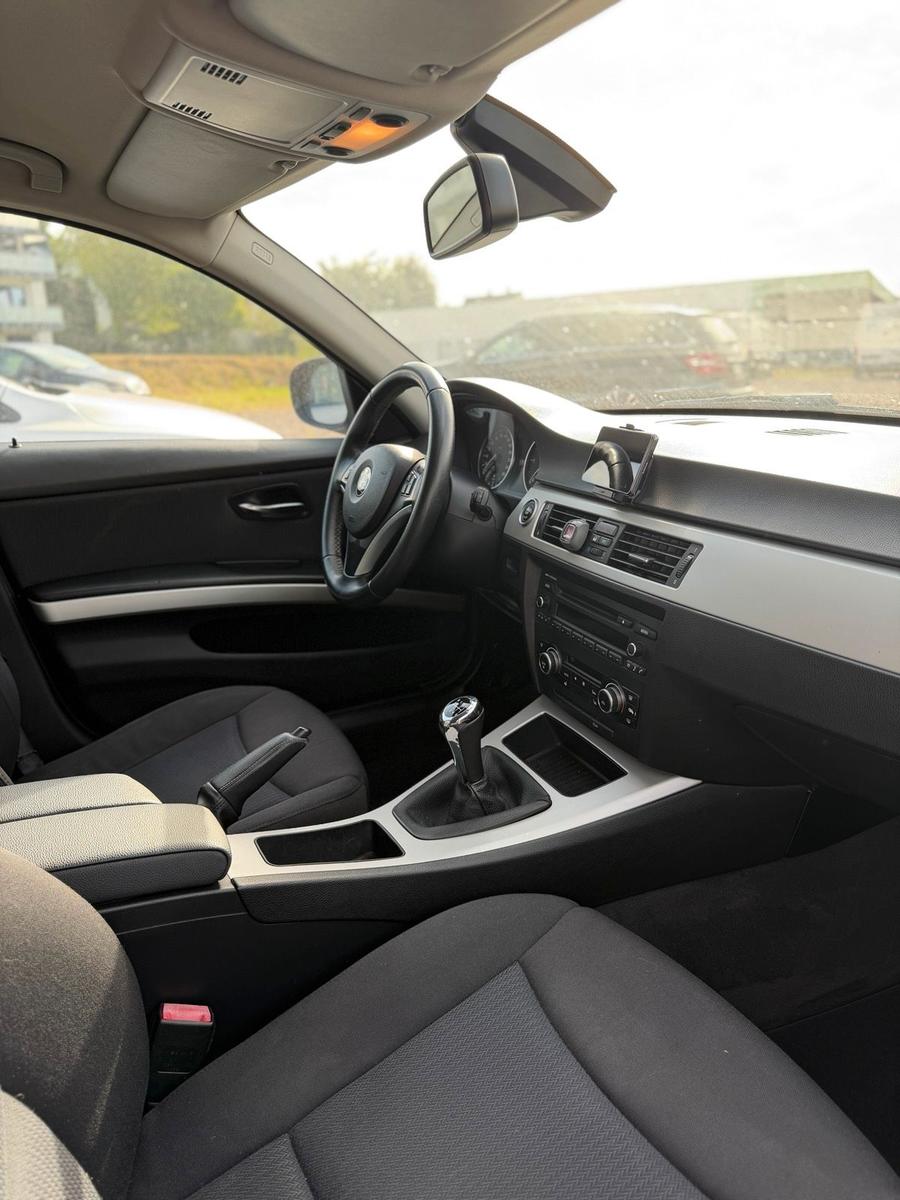 BMW 320 2011 — photo 10