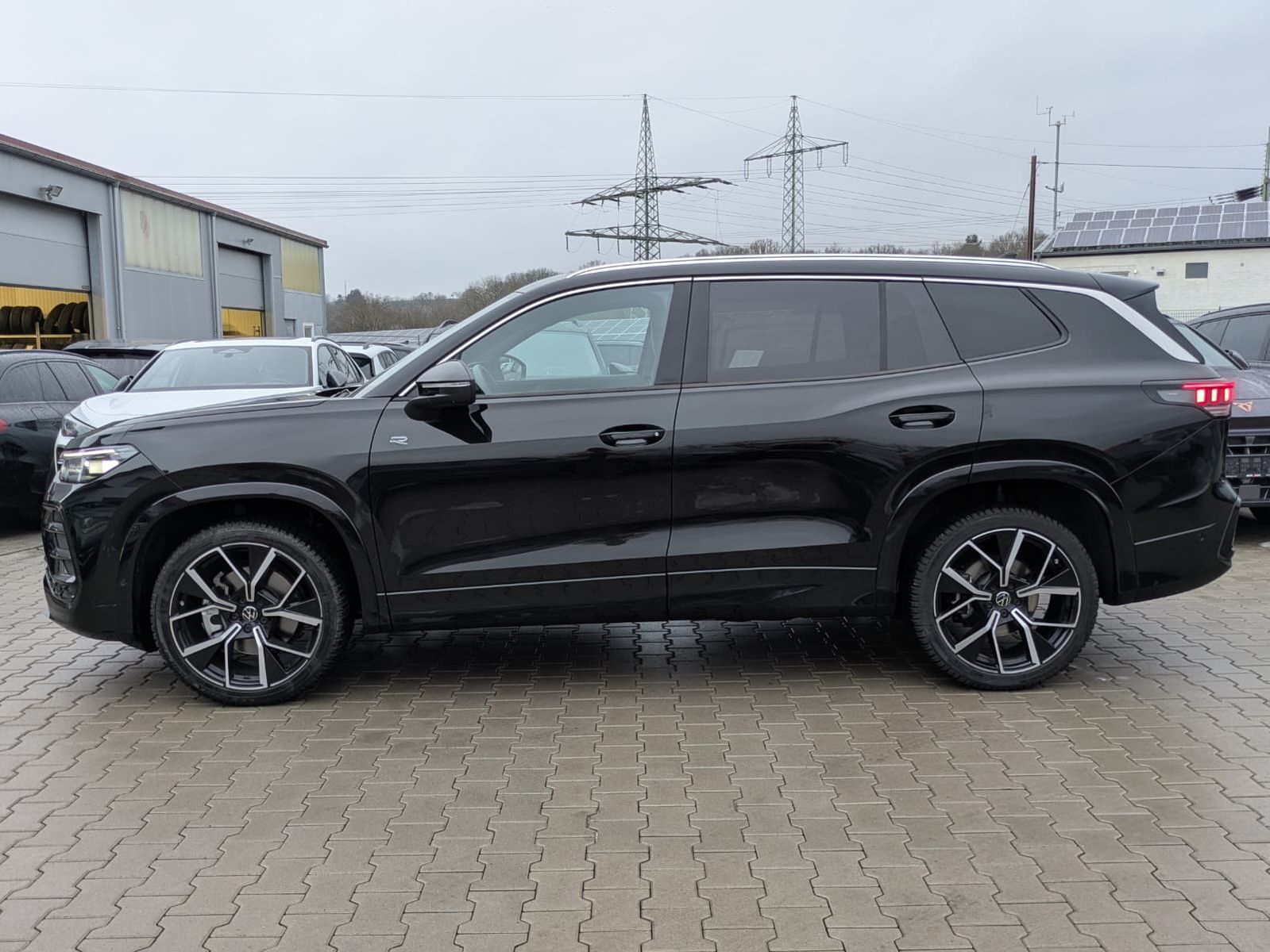 Fahrzeugabbildung Volkswagen Tayron 2.0 TDI 4M R-Line 7Si*MATRIX*AHK*PANO*HUD