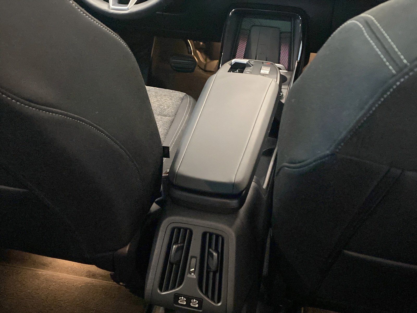 BMW iX2 - Bild 17