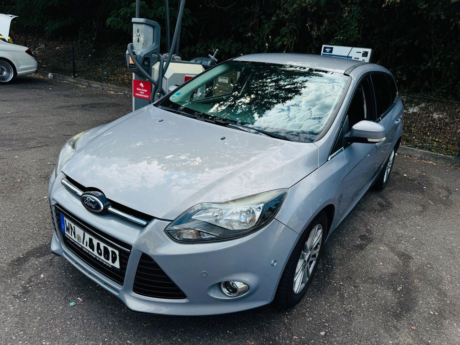 Ford Focus 2012 — вигляд ззаду