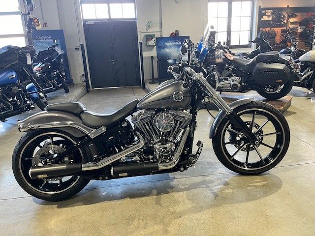 Harley-Davidson FXSB Breakout Twin Cam