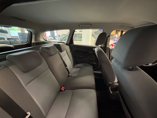 Ford FOCUS TURNIER 1.6 TREND/ AUTOM. / 63.000KM/ 1.HA Ford FOCUS TURNIER 1.6 TREND/ AUTOM. / 63.000KM/ 1.HA