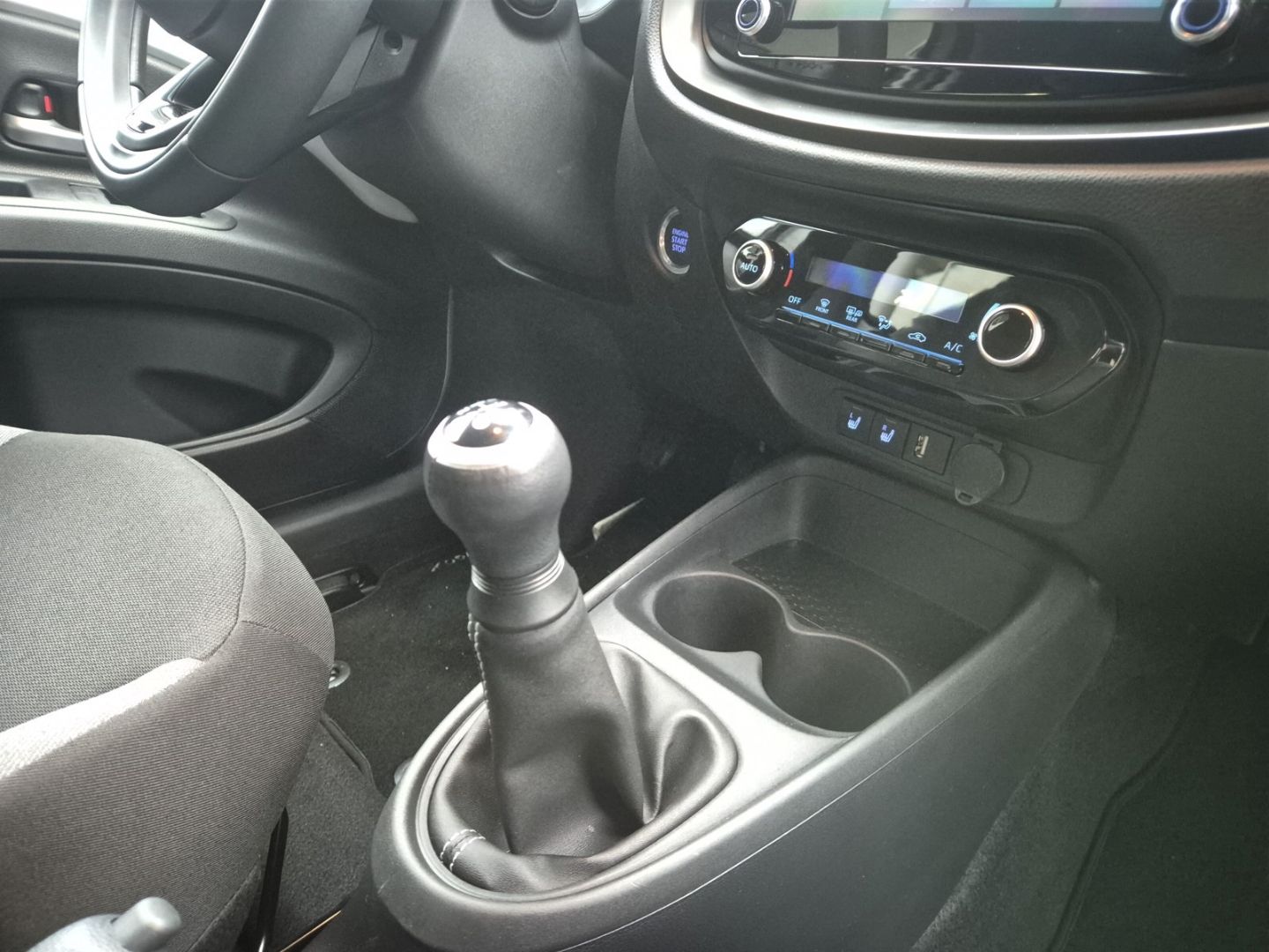 Fahrzeugabbildung Toyota Aygo X AYGO 1,0 Play Apple CarPlay Android Auto