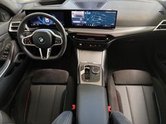 Fahrzeugabbildung BMW 320d Touring M Sport -- Pano/ACC/HeadUp/HiFi