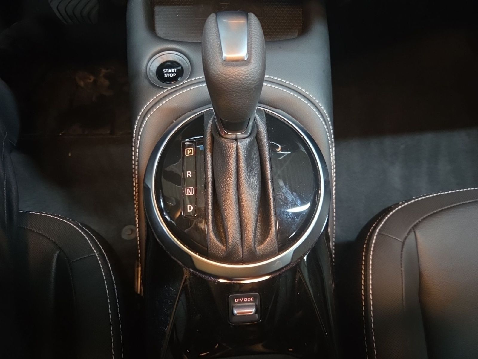 Fahrzeugabbildung Nissan Juke 1.6 Hybrid Tekna Hybrid 143 PS Autom. *NAVI