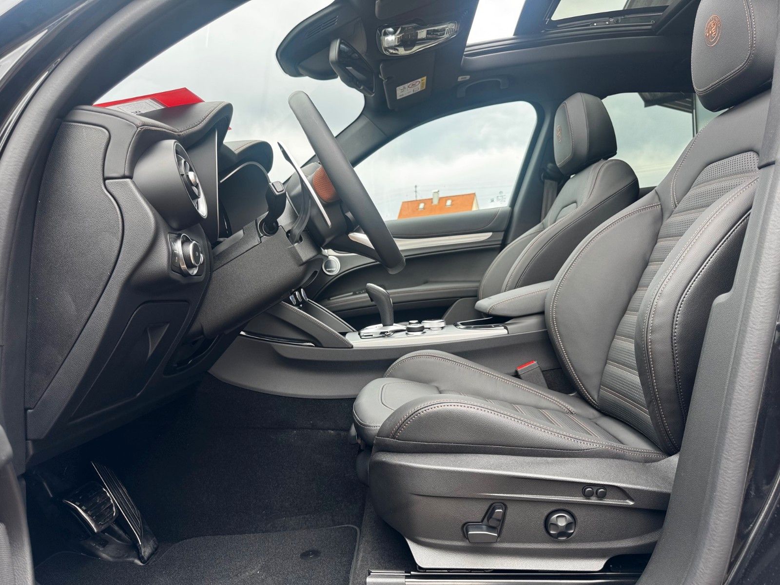 Fahrzeugabbildung Alfa Romeo Stelvio 2.0 280PS Intensa Panorama Navi Kamera