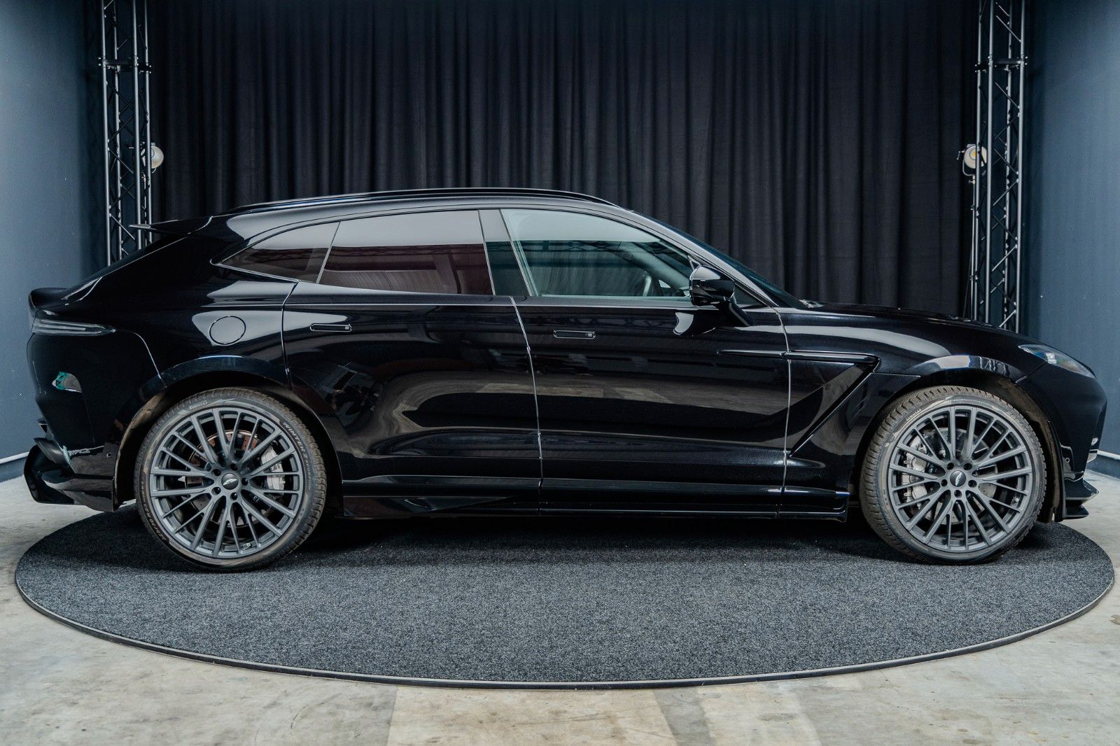 Fahrzeugabbildung Aston Martin DBX 4.0 V8 DBX707 + 2.Hand + Top Geplfegt