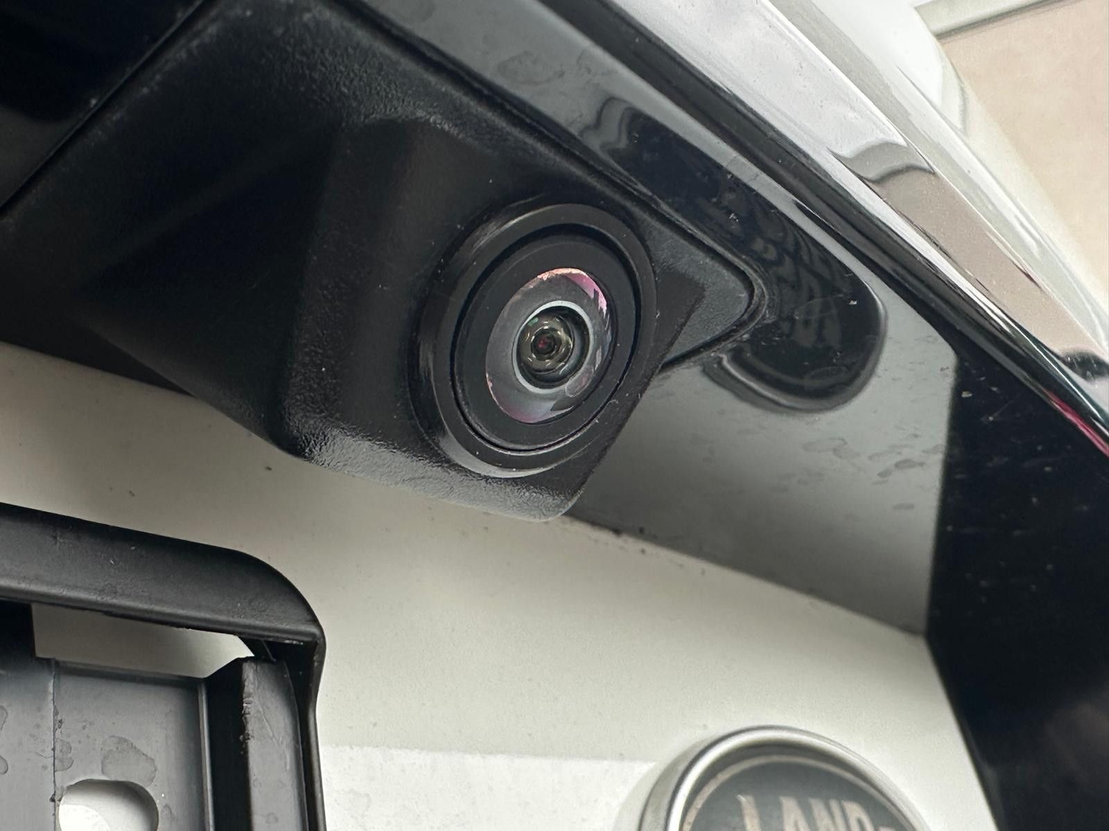 Fahrzeugabbildung Land Rover Discovery Sport SE AWD LED+PANO+KAM+NAVI+TEMPO+