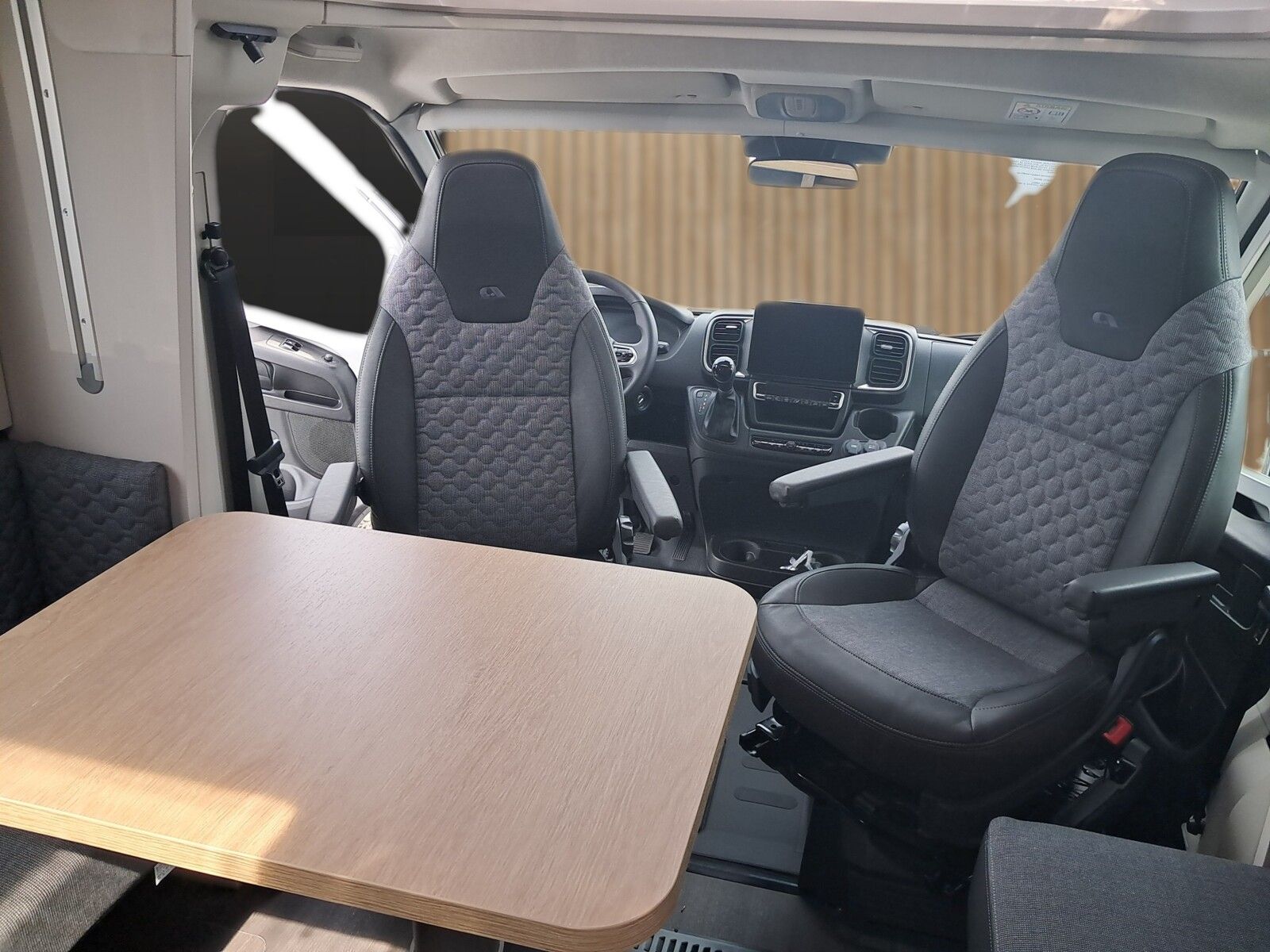 Fahrzeugabbildung Adria Matrix 670 SL 60Y Markise,Combi6E,MACHplus