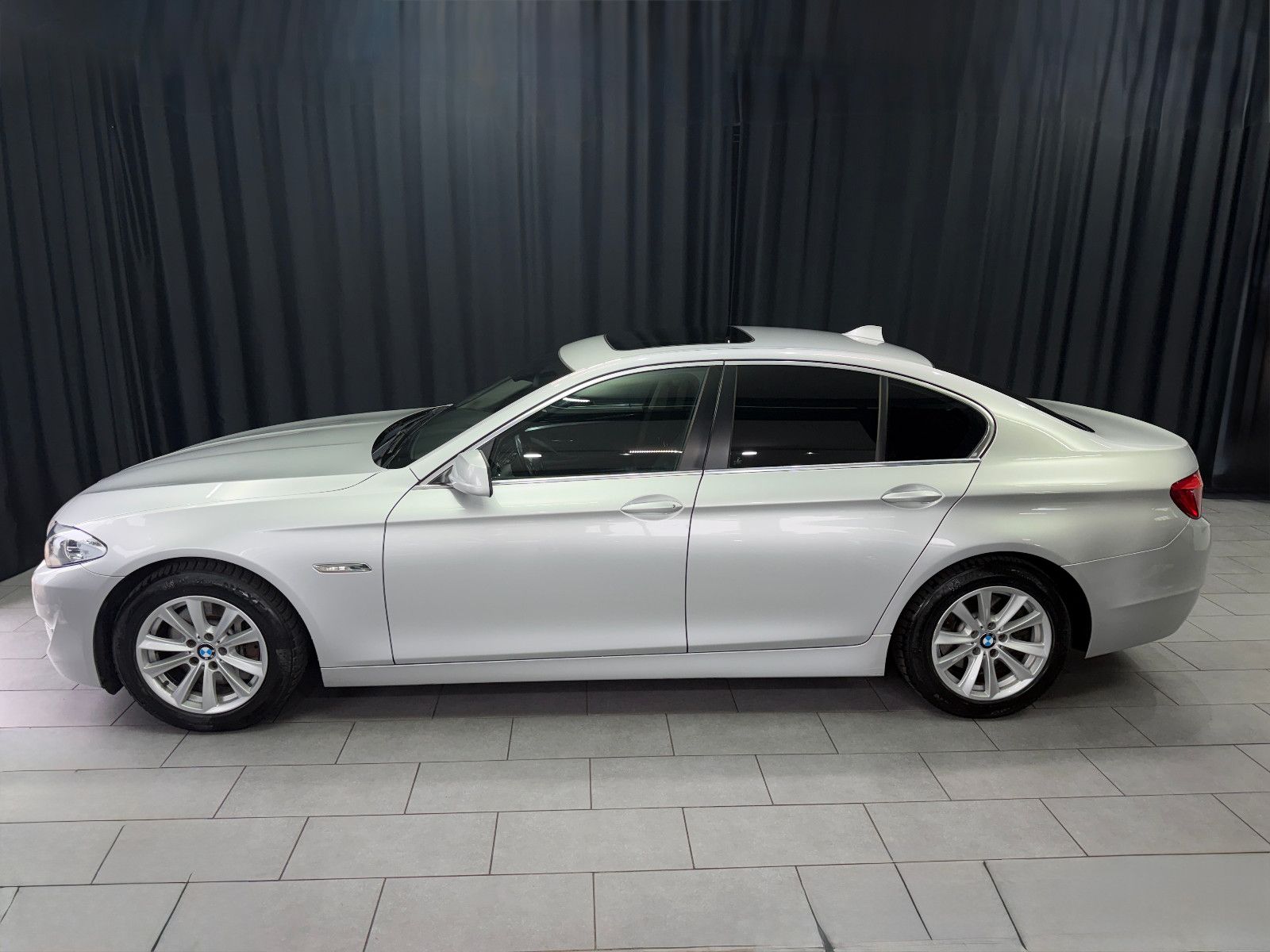 Fahrzeugabbildung BMW 530d Limousine |AUTOMATIK|PANO|NAVI|PDC