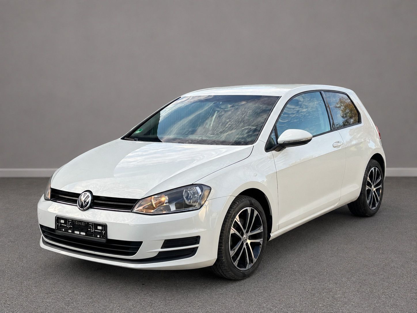 Volkswagen Golf - 1