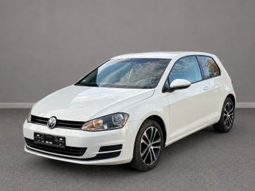Volkswagen Golf - 1