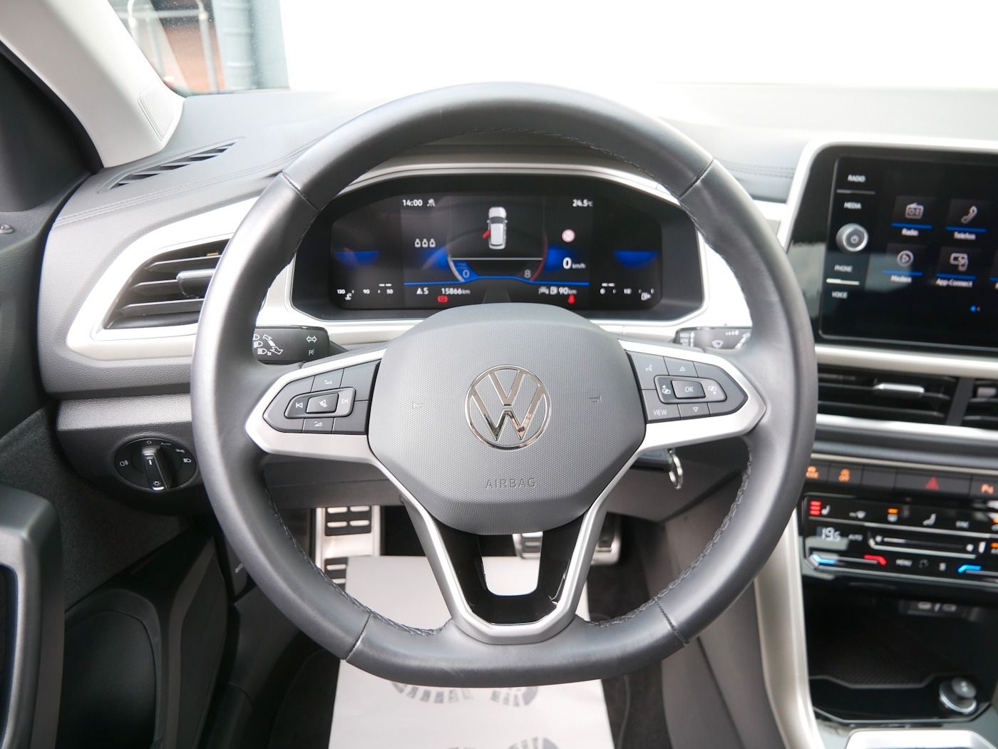 Fahrzeugabbildung Volkswagen T-Roc 1.0 MOVE NEU37T Standheiz Kamera SHZ NAVI
