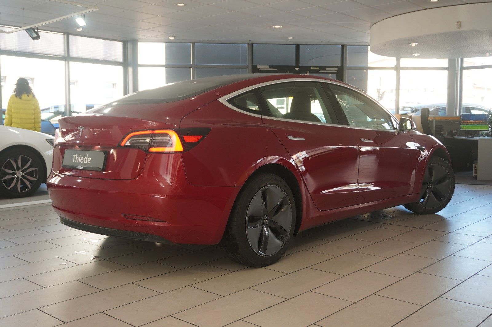 Fahrzeugabbildung Tesla Model 3 Standard Range Plus NAVI/KAMERA/SH/PANO