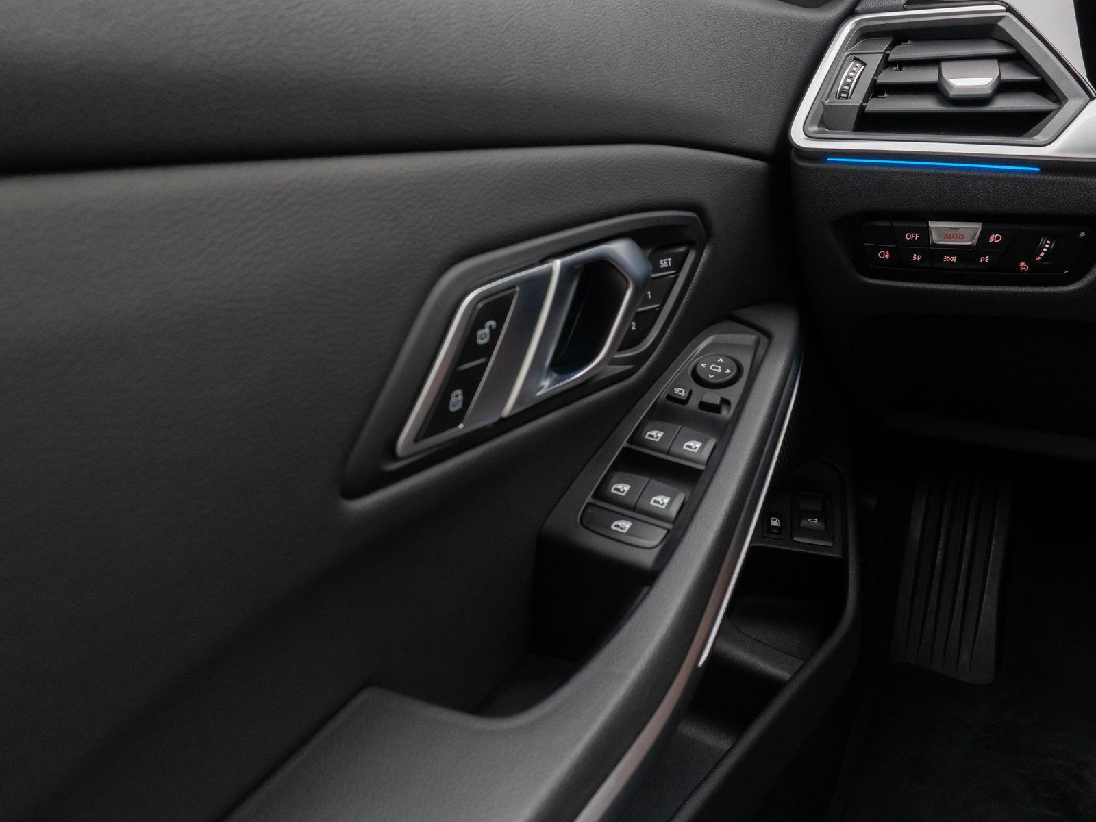 Fahrzeugabbildung BMW 320e Luxury Line Panorama Kamera DAB AHK Alarm