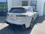 BMW iX xDrive60 M Sport Pro || Pano AHK Autobahnass - BMW mit Elektro-Antrieb: Beige