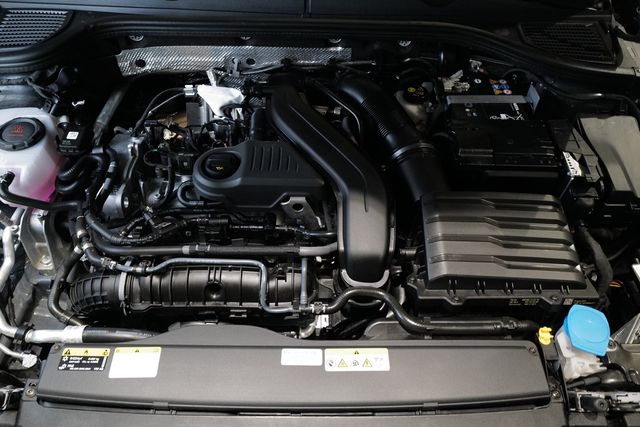 Volkswagen Golf VIII 1.5TSI Life RKam Navi Matrix HuD Totwi