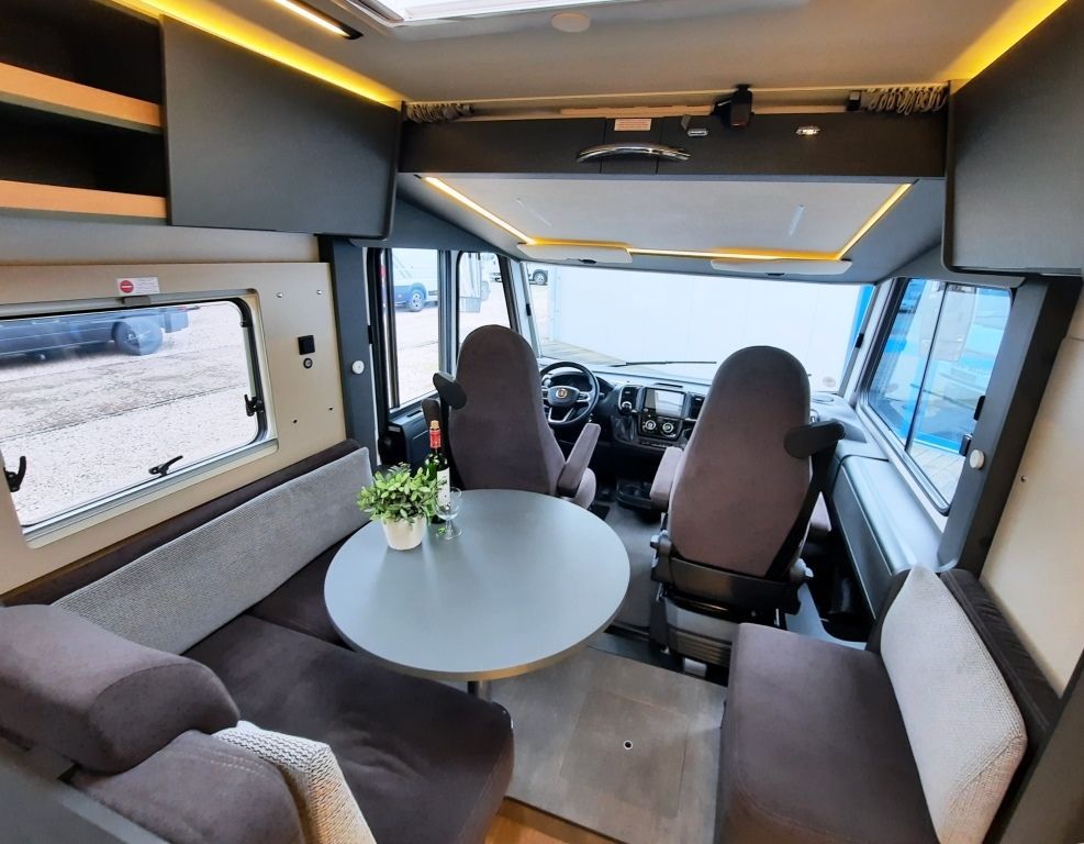 Fahrzeugabbildung Laika Kosmo H 1409 Verfüg./Sparen Sie 27.650,- €