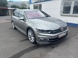 Volkswagen Passat 2,0 4Motion *R Line*Highline*360* AHK*ACC - Volkswagen Passat Variant in Hagen