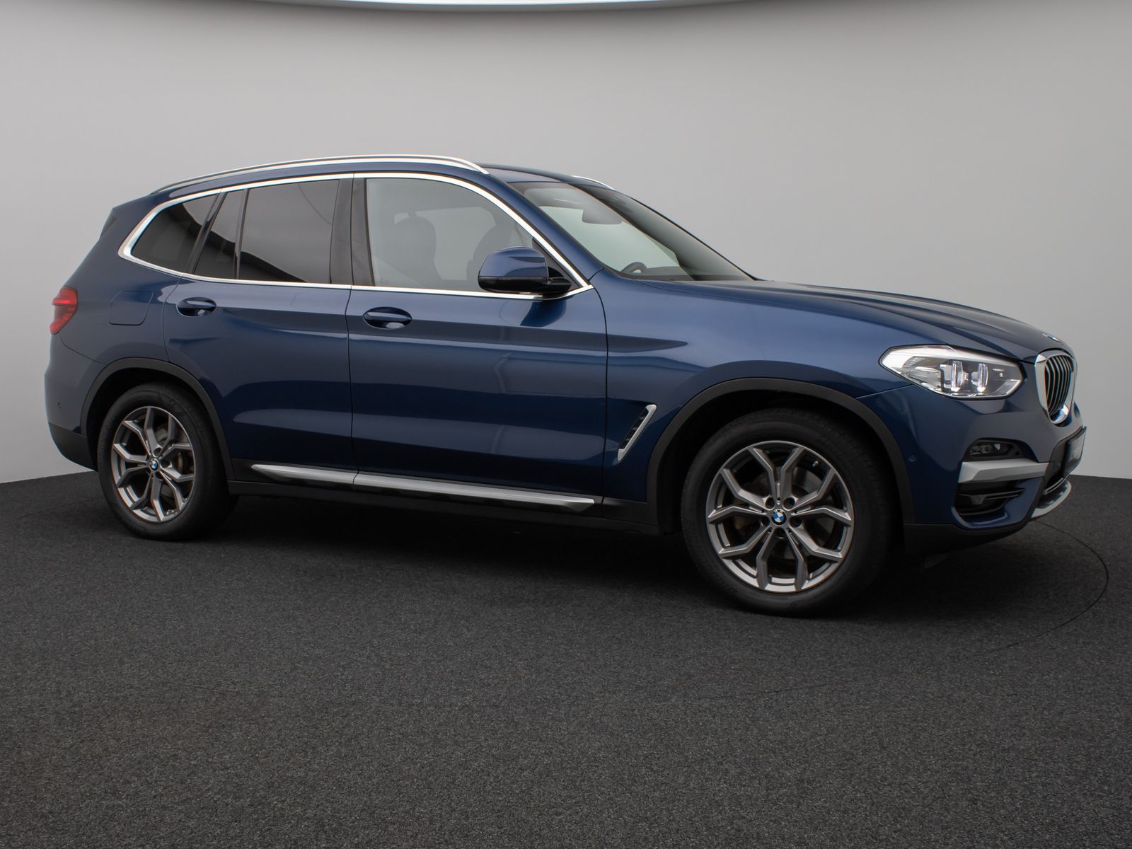 Fahrzeugabbildung BMW X3 xD20d xLine Kamera Panorama DAB HUD HiFi AHK