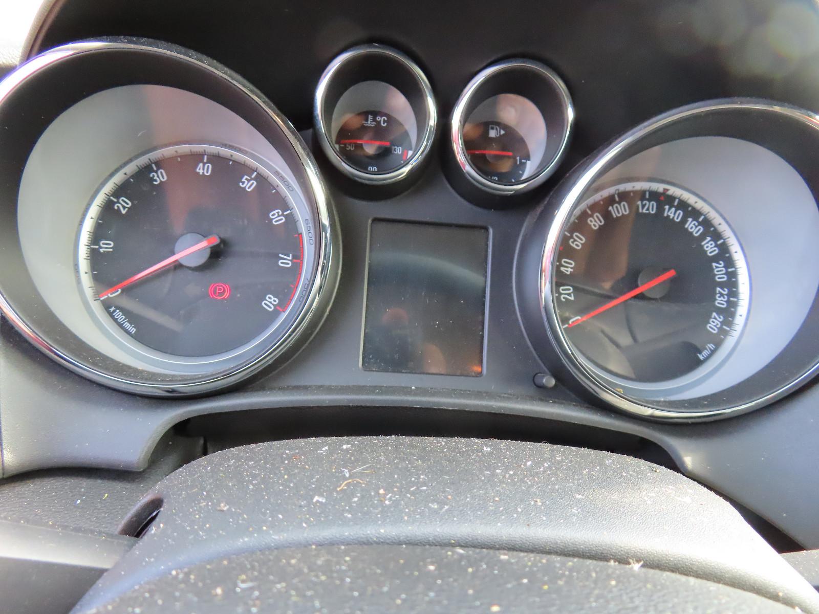 Opel Astra 2012 — photo 12