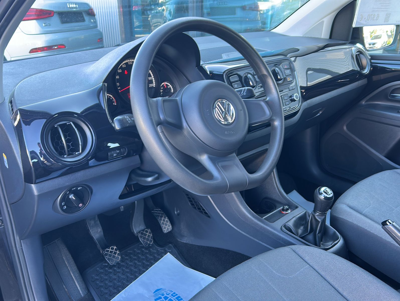 Fahrzeugabbildung Volkswagen up! move up!