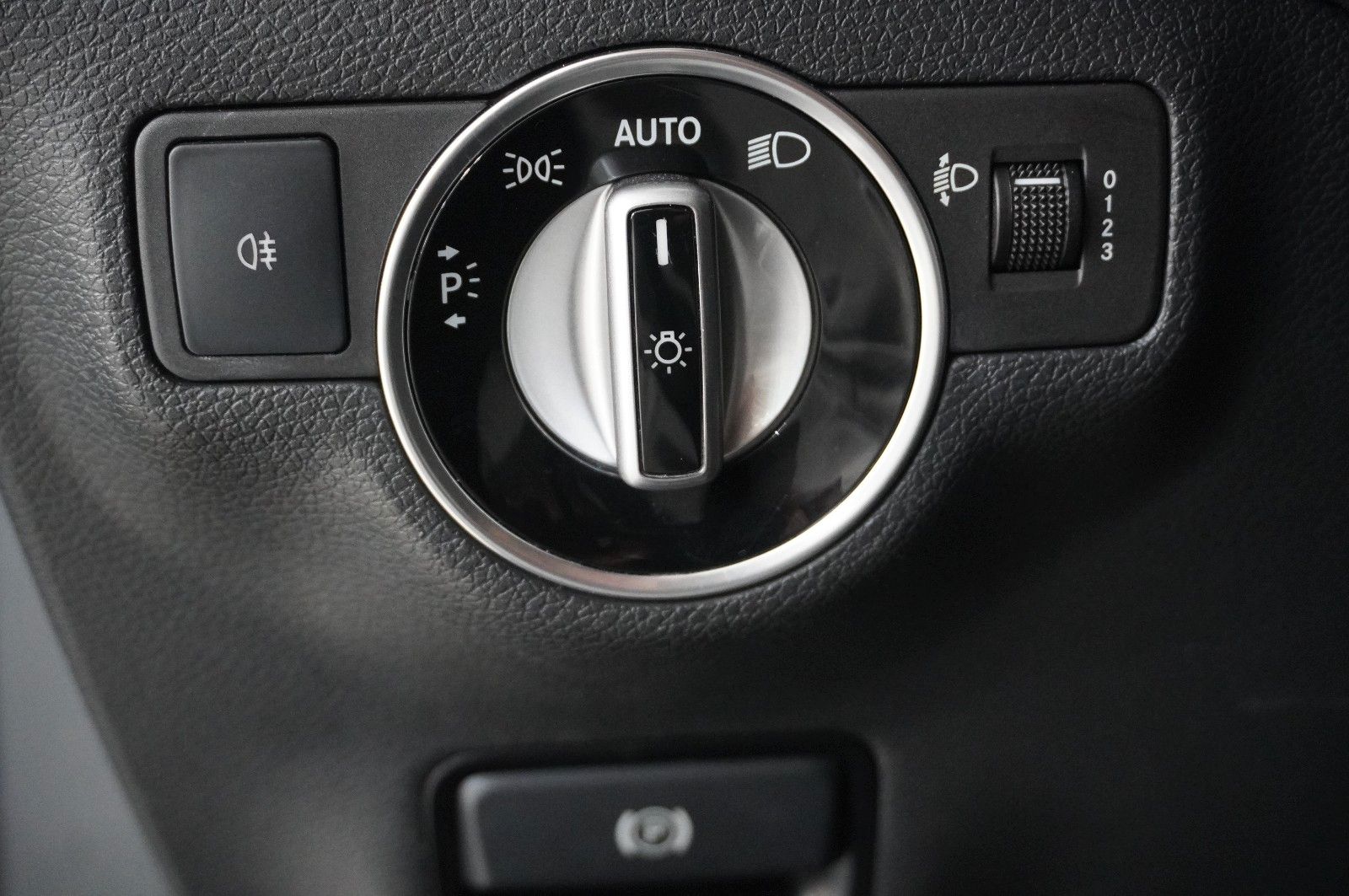 Fahrzeugabbildung Mercedes-Benz A 180D CDI URBAN NAVI/SHZ/PDC/TEMP./SPORT/USB