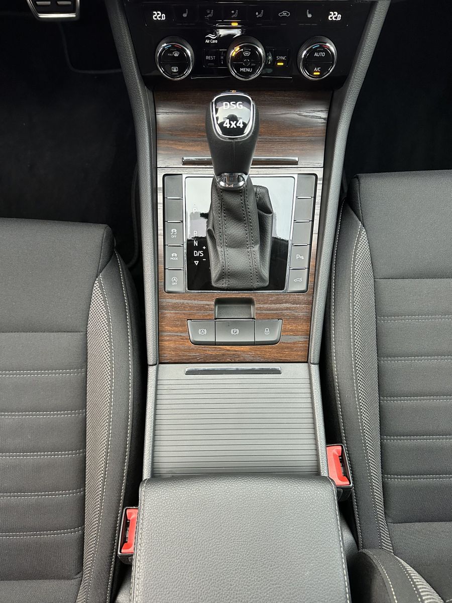 Fahrzeugabbildung SKODA Superb Combi 2.0 TDI 4x4 DSG Scout NAV+LED+AHK