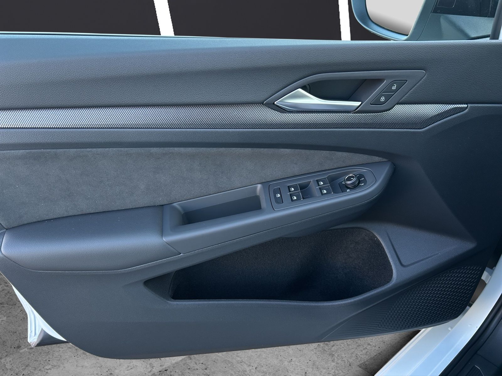 Fahrzeugabbildung Volkswagen Golf VIII Variant R-Line eTSI DSG LED+ ACC AHK S