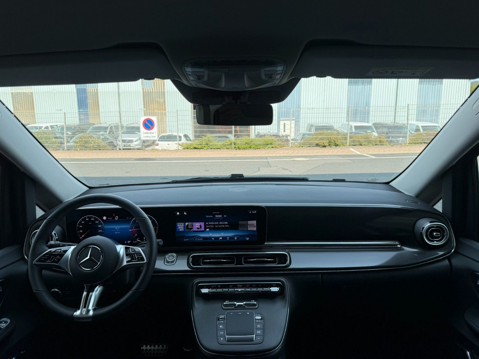 Fahrzeugabbildung Mercedes-Benz V 220 d STYLE AHK2,5to DISTRONIC LED elekt Türen