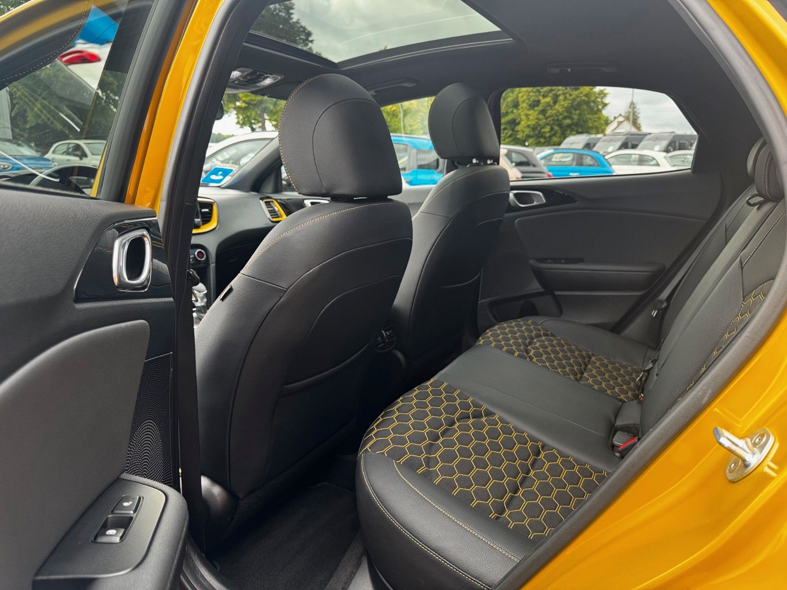Fahrzeugabbildung Kia XCeed 1.4 T-GDI Automatik Glasdach JBL Navi Memo