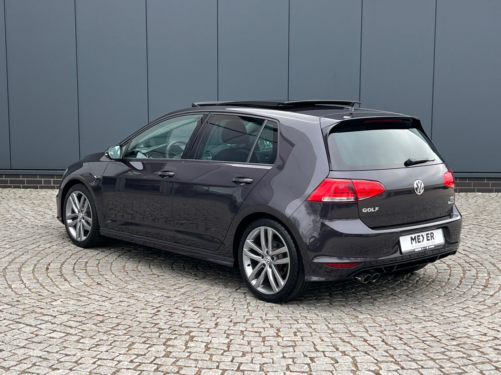 Fahrzeugabbildung Volkswagen Golf VII R-Line 1.4 TSI DSG Lounge *AHK, Navi, P