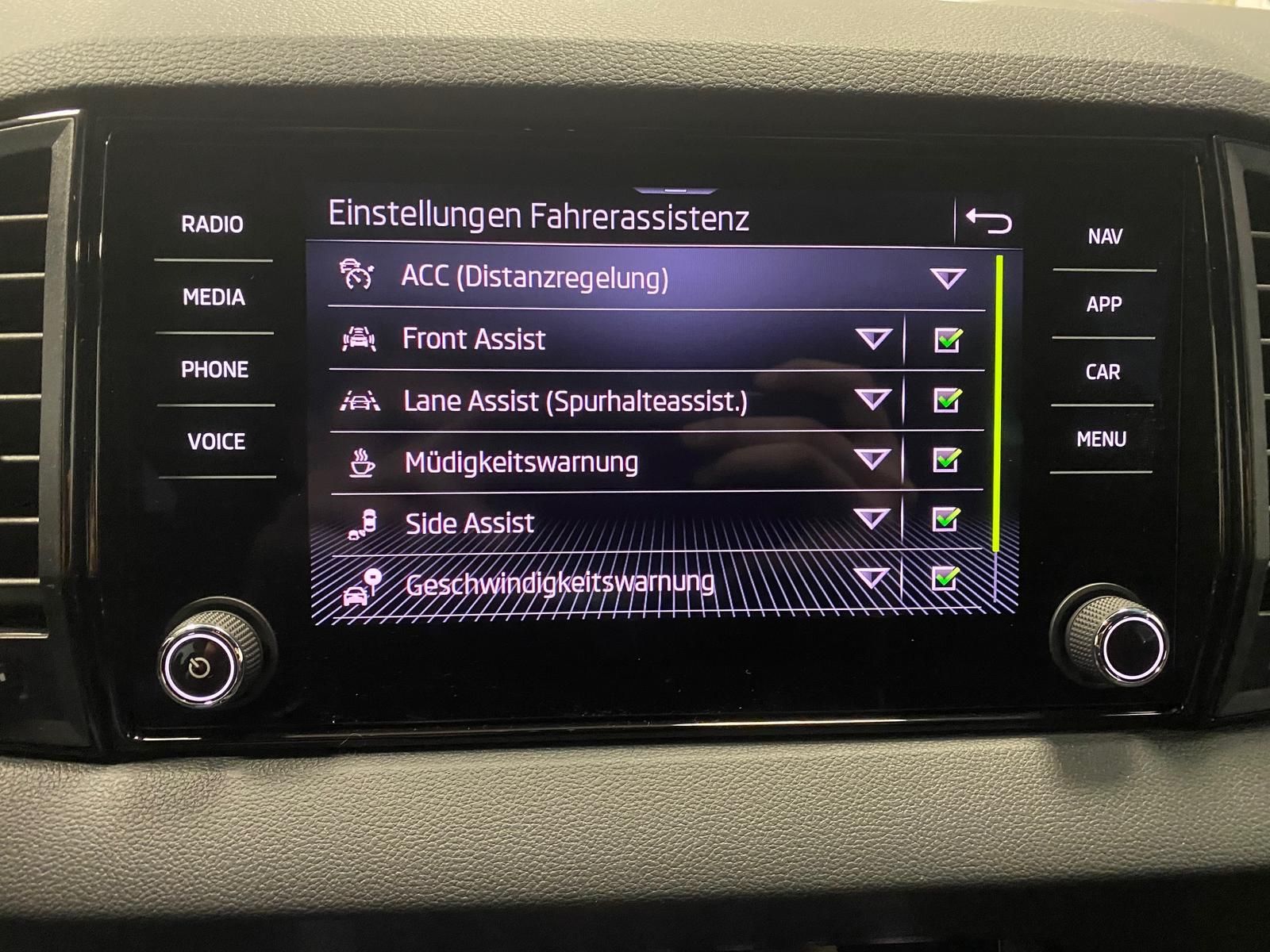 Fahrzeugabbildung SKODA Karoq 1.5 TSI SPORTLINE+5J GA+MATRIX+ACC+360+AHK
