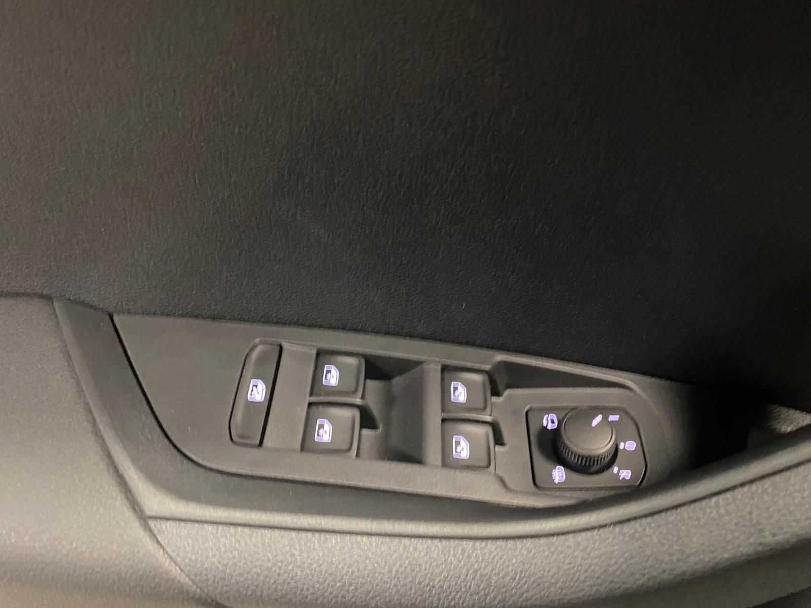 Fahrzeugabbildung SKODA Karoq 1.5 ACT SPORTLINE+5J GA+MATRIX+ACC+360+AHK
