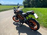 KTM Duke 390 mit Quickshifter - KTM VON 251 BIS 500 CCM
