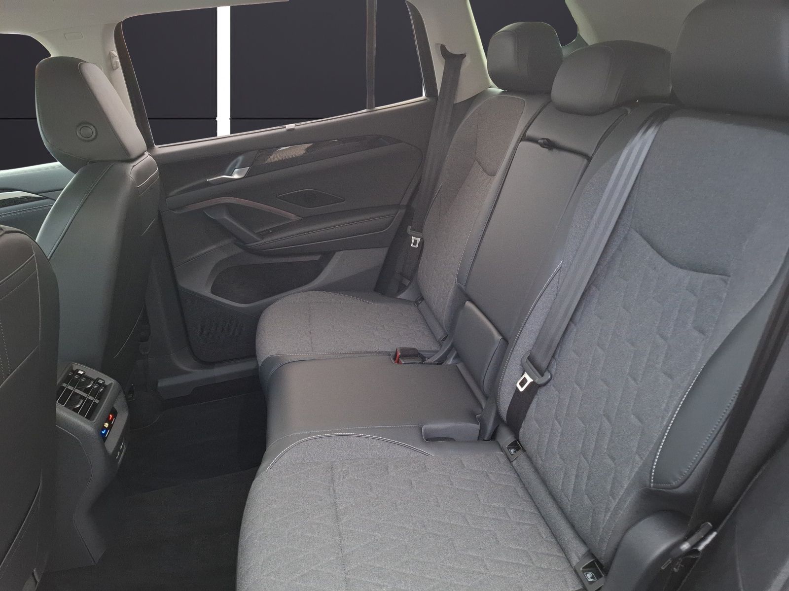 Fahrzeugabbildung Volkswagen Tayron TDI Life DSG 4M LEDplus AHK Navi AID ACC